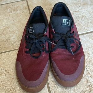 Dc shoes men’s skate shoe low profile